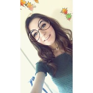 Meet your posher, Danielle